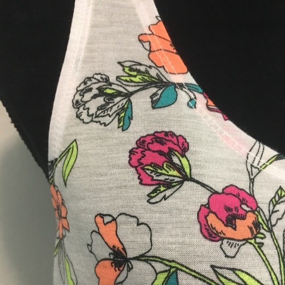 🛑SOLD🛑Arizona jean Womens floral tank - Picture 4 of 8
